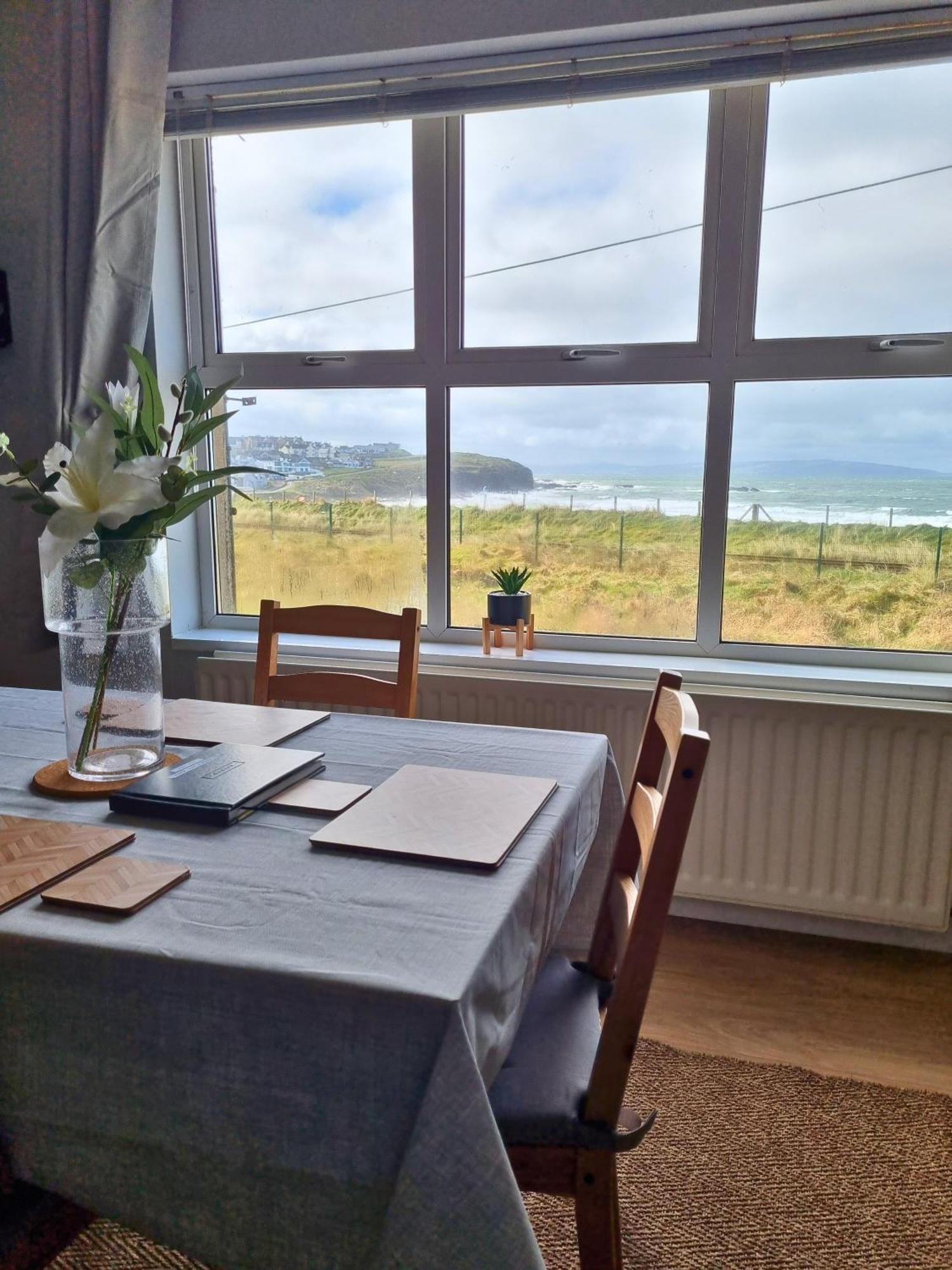 Apartamento 6 Dunluce Park - Portrush By The Sea Exterior foto