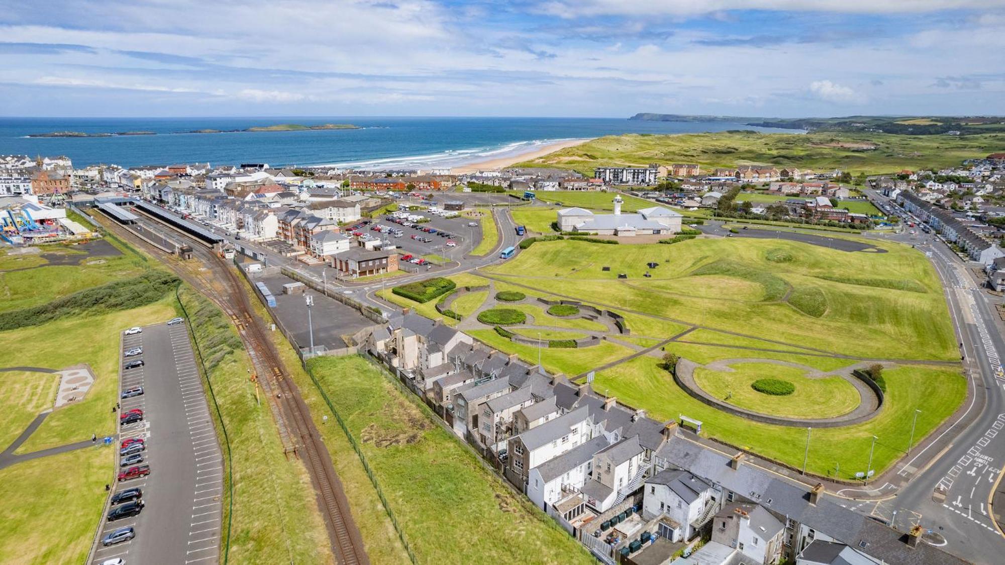 Apartamento 6 Dunluce Park - Portrush By The Sea Exterior foto